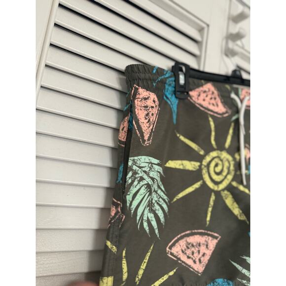 Chubbies Swim Trunks 5” Beach Sun Sz: Large - Picture 4 of 6